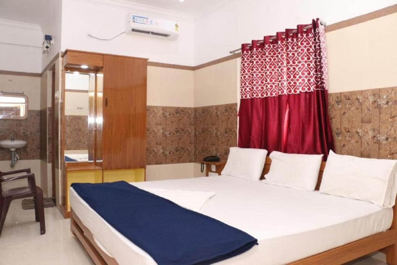 Saravanas Lodge Tiruchchendūr Exterior foto