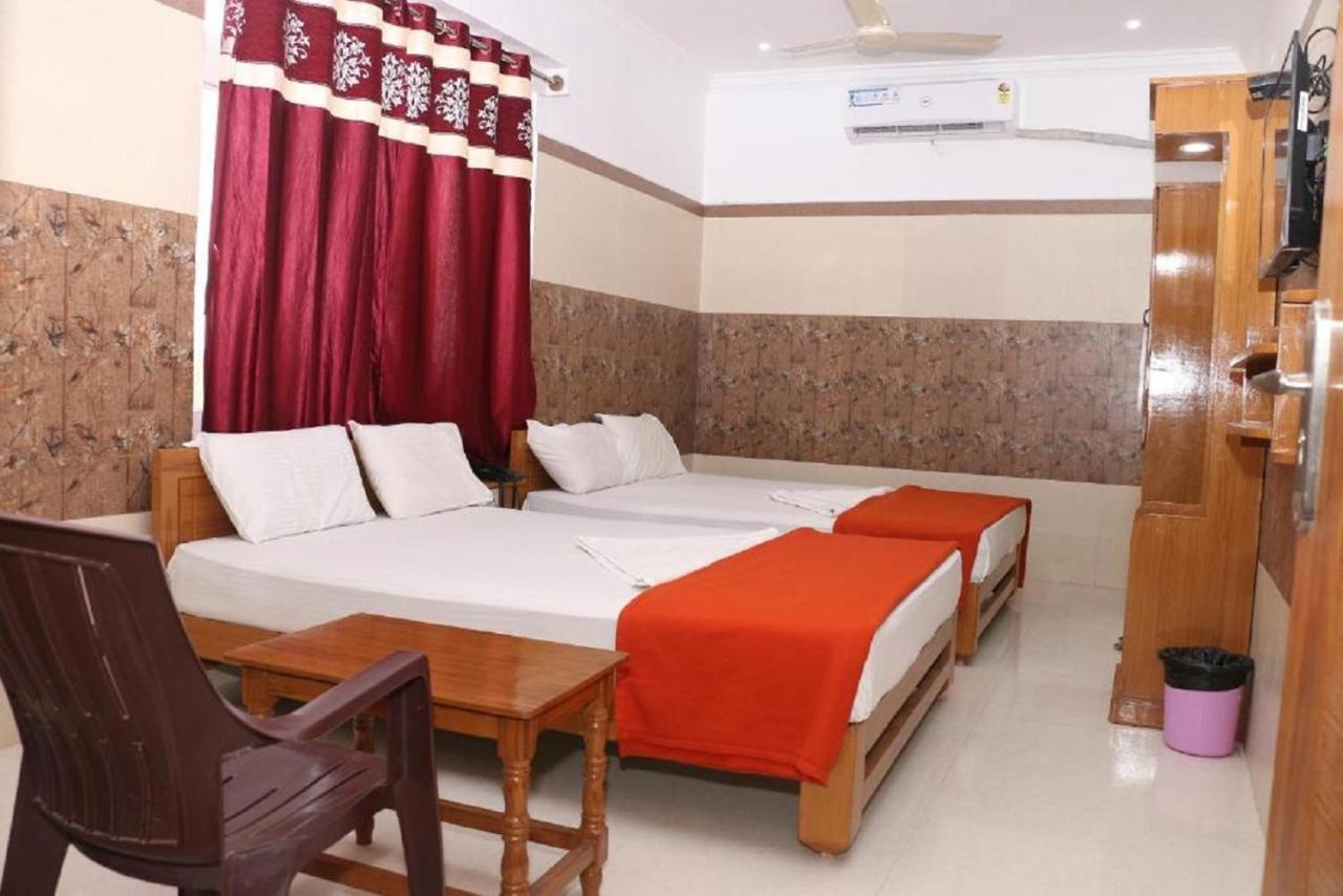 Saravanas Lodge Tiruchchendūr Exterior foto